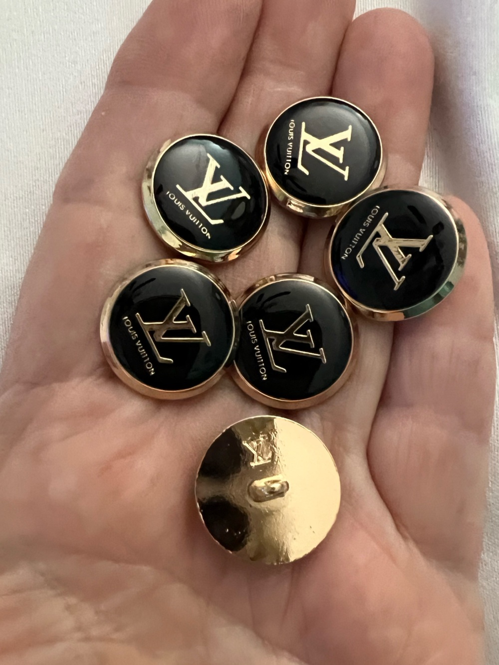Set of 6 -18mm Icon logo style 🤩 LV/GlossBlack-gold tone metal buttons/